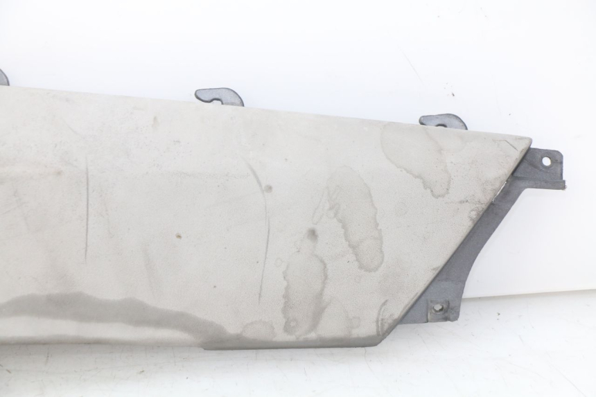 photo de LEFT REAR LOWER BODY PANEL PIAGGIO X9 EVOLUTION 250 (2003 - 2007) - Zoom on usage condition