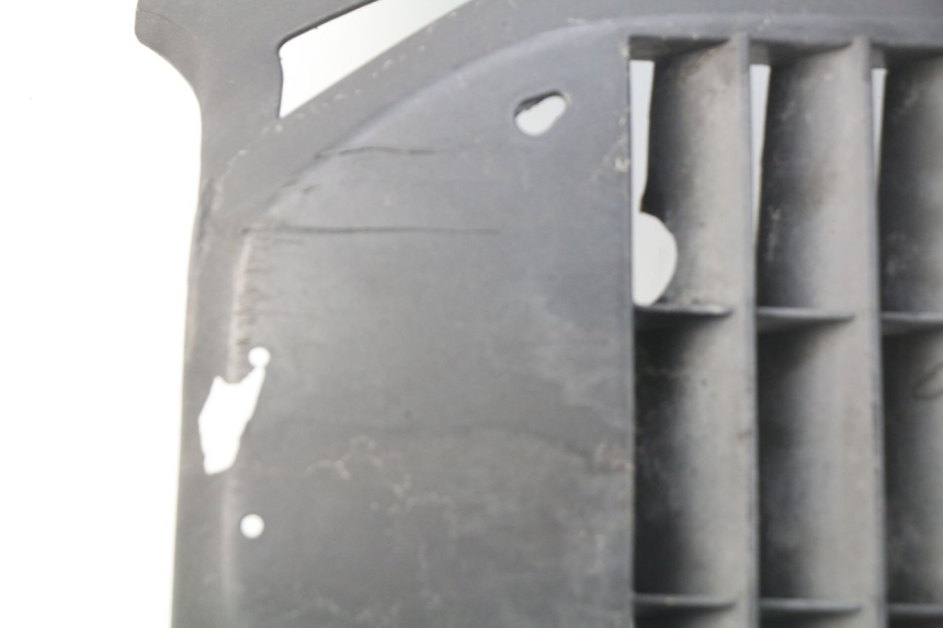 photo de BELLY PANEL APRILIA ATLANTIC 125 (2003 - 2009) - Fixing points details