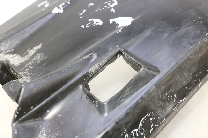 photo de BELLY PANEL MBK BOOSTER SPIRIT 50 (1996 - 1999) - Fixing points details