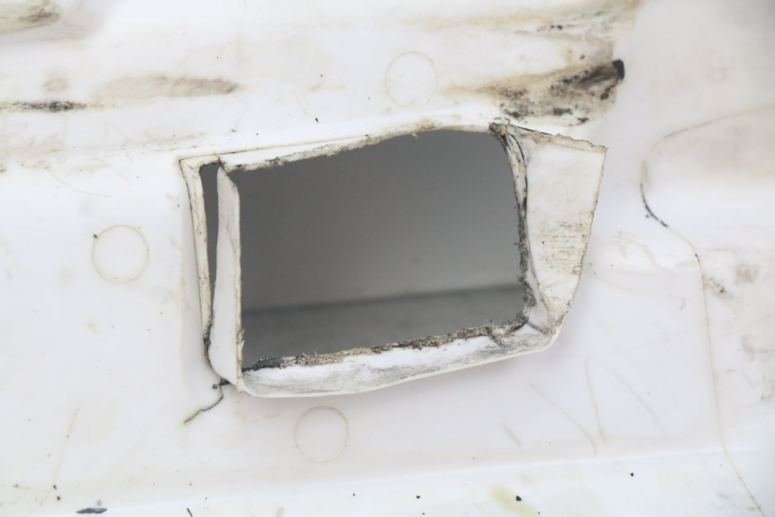 photo de LOWER PART OF THE BODY MBK BOOSTER SPIRIT NAKED 50 (2004 - 2017) - Alternative perspective