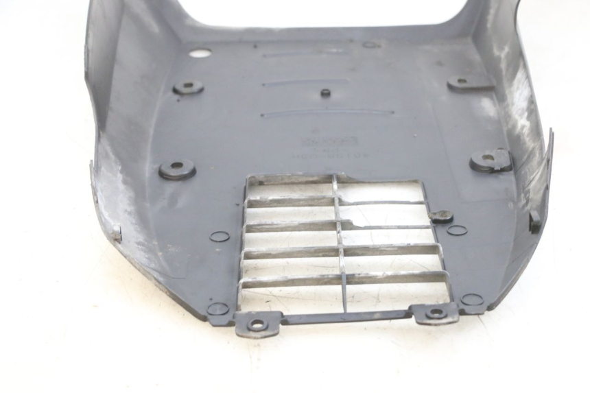 photo de LOWER BODY SHELL SUZUKI BURGMAN 125 (2007 - 2014) - Zoom on usage condition