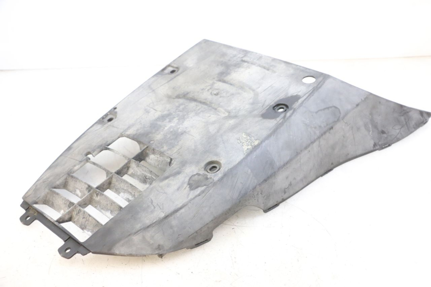 photo de LOWER BODY SHELL SUZUKI BURGMAN 125 (2007 - 2014) - Fixing points details