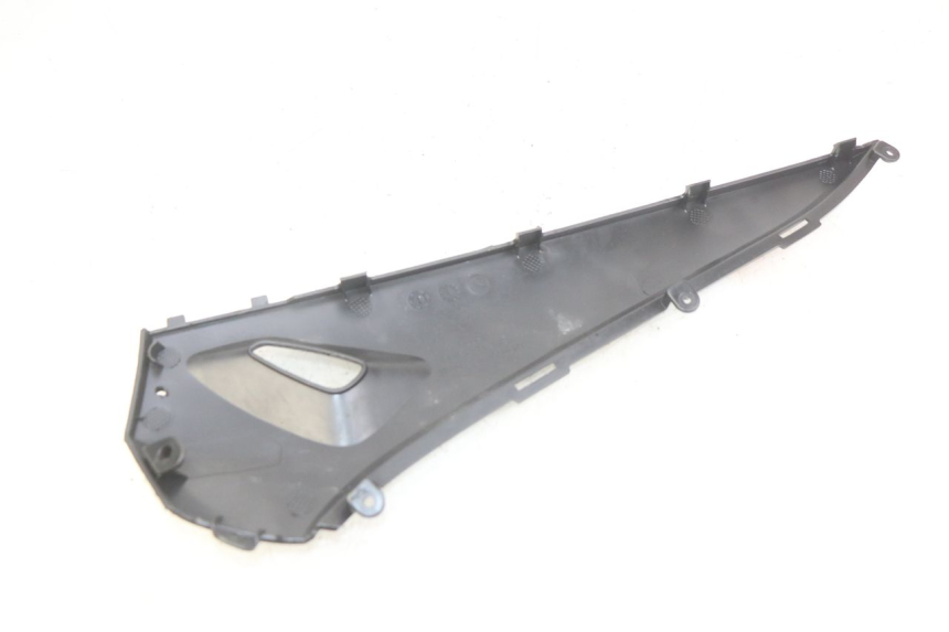 photo de RIGHT LOWER SIDE PANEL KYMCO AGILITY 16+ 4T 50 (2018 - 2023) - Zoom on usage condition