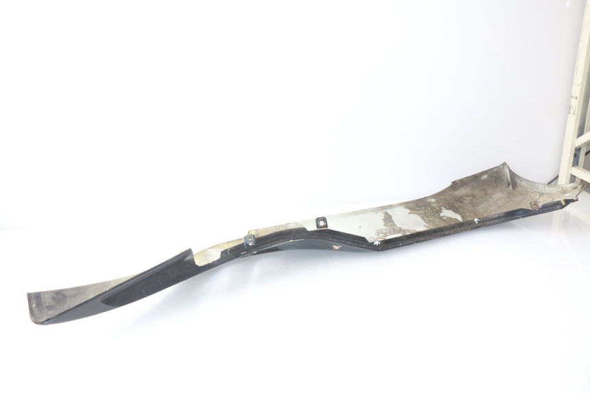 photo de RIGHT LOWER SIDE PANEL JONWAY AZTRAL 125 (2008 - 2017) - Distinctive features