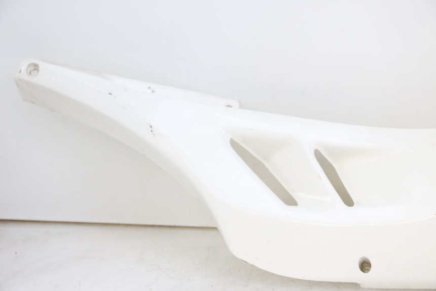 photo de RIGHT LOWER SIDE PANEL JONWAY AZTRAL 125 (2008 - 2017) - Distinctive features