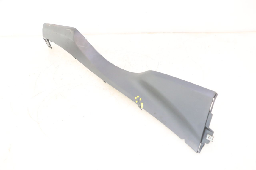 photo de RIGHT BELLY PANEL SUZUKI BURGMAN 125 (2007 - 2014) - Zoom on usage condition