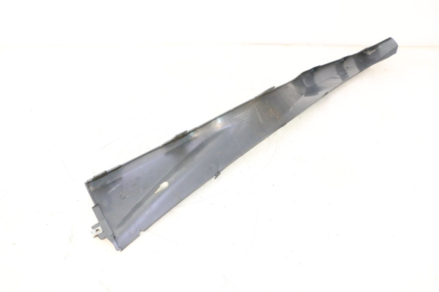 photo de RIGHT BELLY PANEL SUZUKI BURGMAN 125 (2007 - 2014) - Fixing points details