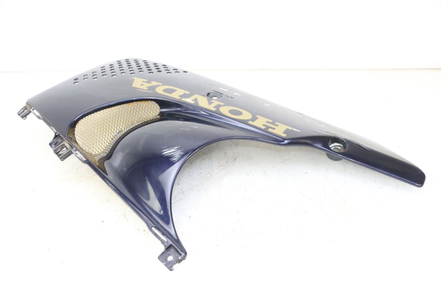 photo de RIGHT BELLY PANEL HONDA CBR RR FIREBLADE 900 (1992 - 1994) - Fixing points details
