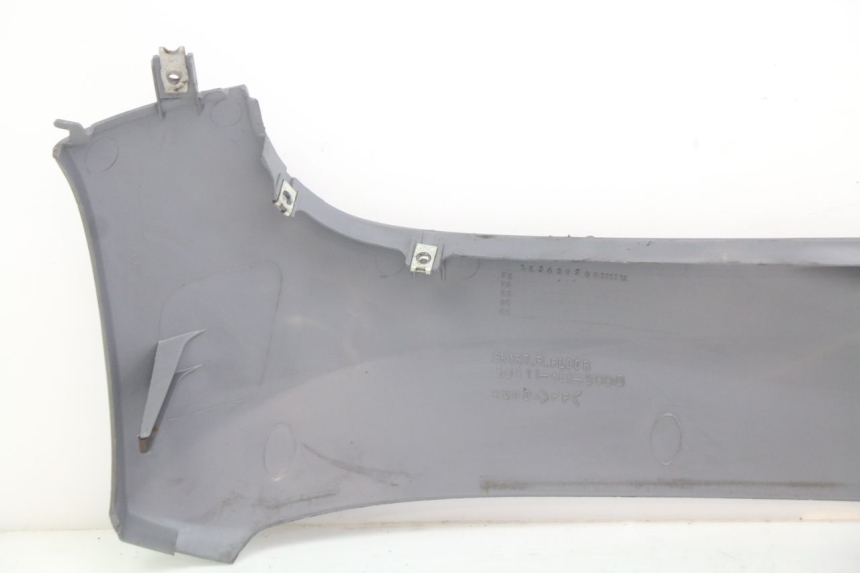 photo de RIGHT LOWER SIDE PANEL HONDA FES PANTHEON 2T 125 (1998 - 2002) - Alternative perspective