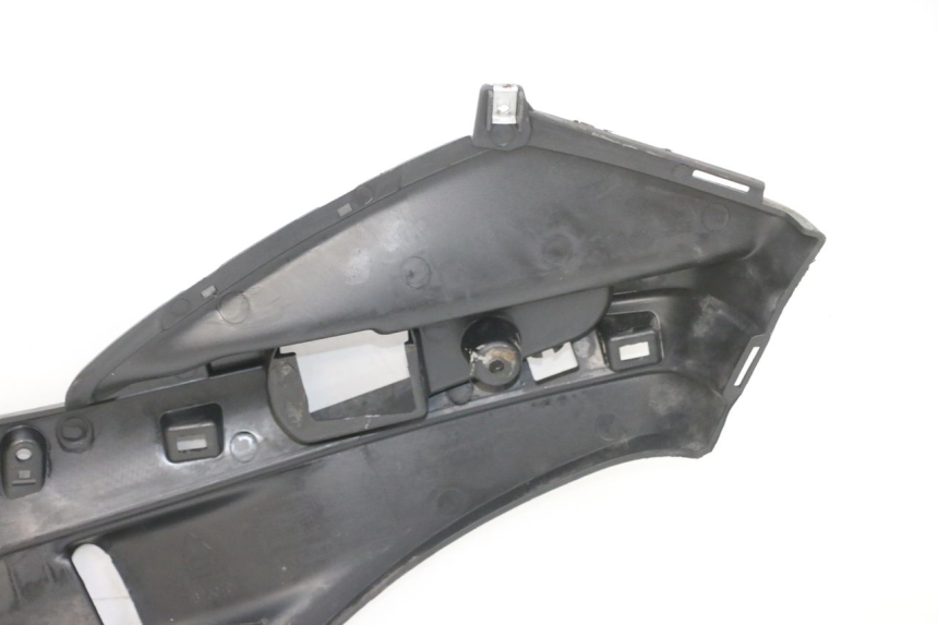 photo de RIGHT LOWER SIDE PANEL PIAGGIO FLY 4T 50 (2013 - 2017) - Surface and material condition