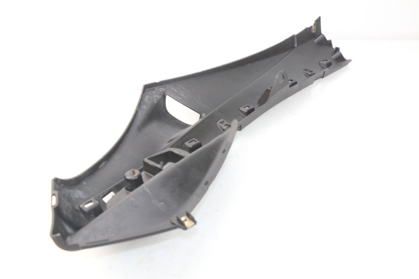 photo de RIGHT BELLY PANEL PIAGGIO FLY IE 125 (2012 - 2017) - Zoom on usage condition