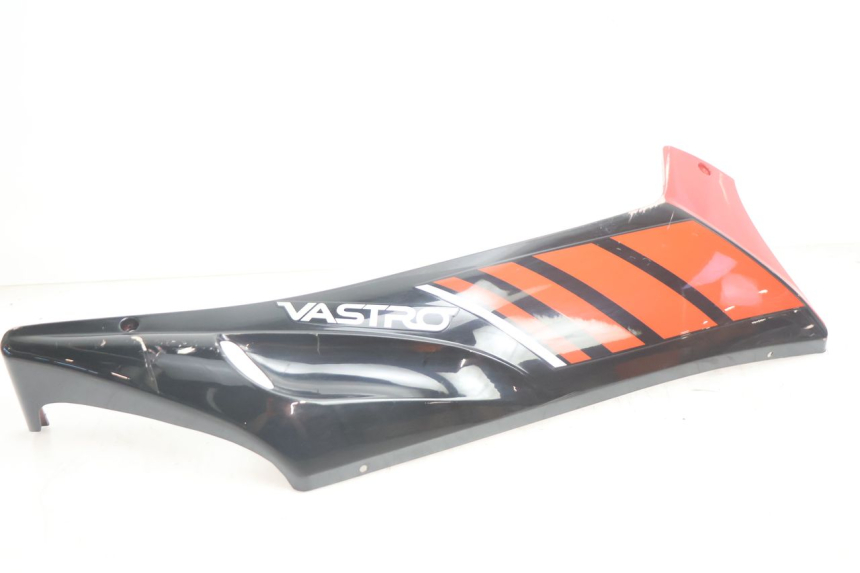 photo de RIGHT BELLY PANEL VASTRO GP 2T 50 (2013 - 2017) - Fixing points details
