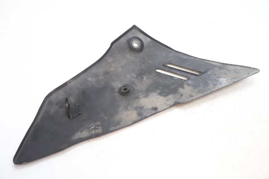 photo de RIGHT BELLY PANEL SUZUKI GSR 600 (2005 - 2012) - Technical close-up