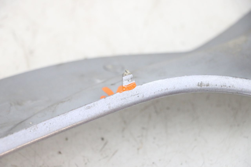 photo de RIGHT BELLY PANEL SYM GTS EVO 125 (2009 - 2013) - Surface and material condition