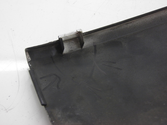 photo de RIGHT BELLY PANEL HONDA FES PANTHEON 125 (2003 - 2007) - Zoom on usage condition