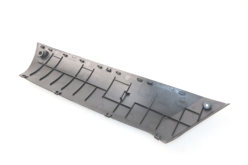 photo de RIGHT LOWER SIDE PANEL PEUGEOT KISBEE 2T 50 (2010 - 2017) - Fixing points details