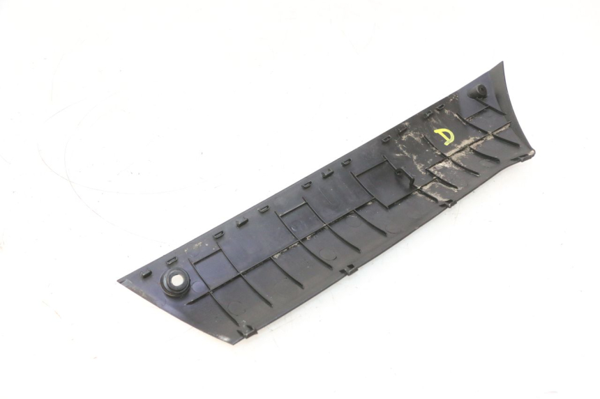 photo de RIGHT BELLY PANEL PEUGEOT KISBEE 4T 50 (2023 - 2026) - Zoom on usage condition
