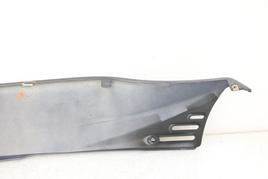 photo de RIGHT BELLY PANEL KYMCO XCITING 500 (2007 - 2010) - Distinctive features