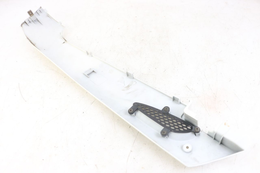 photo de RIGHT LOWER SIDE PANEL KYMCO LIKE 125 (2009 - 2016) - Zoom on usage condition