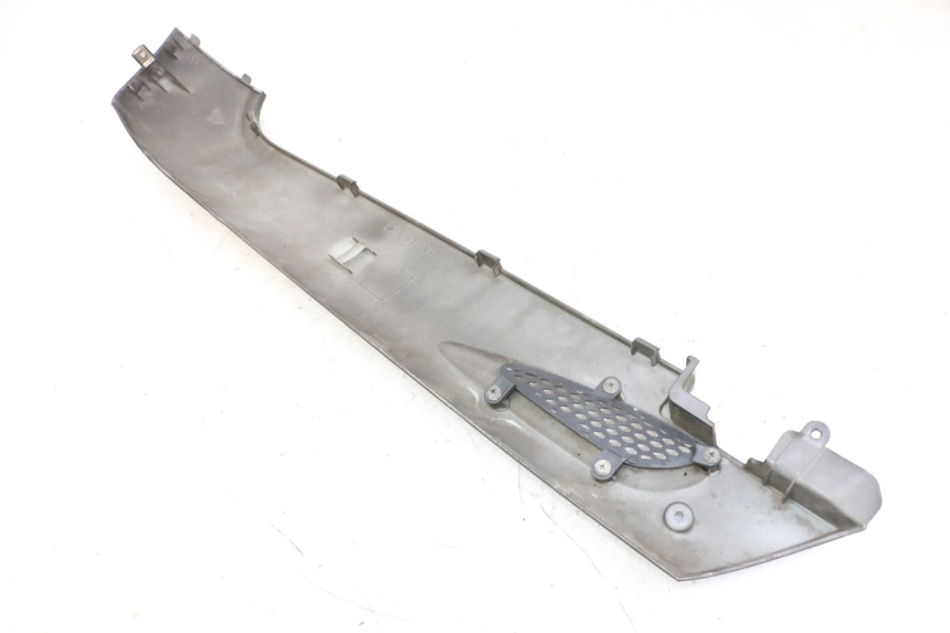 photo de RIGHT LOWER SIDE PANEL KYMCO LIKE 125 (2009 - 2016) - Zoom on usage condition