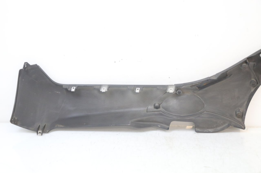 photo de RIGHT BELLY PANEL PIAGGIO MP3 HPE 350 (2018 - 2020) - Fixing points details