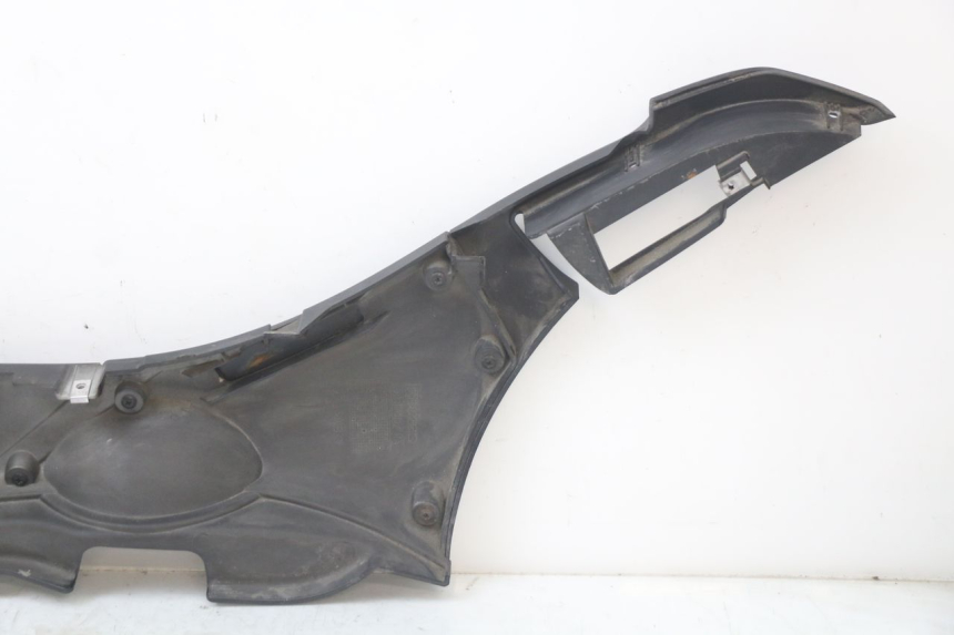 photo de RIGHT BELLY PANEL PIAGGIO MP3 HPE 350 (2018 - 2020) - Surface and material condition