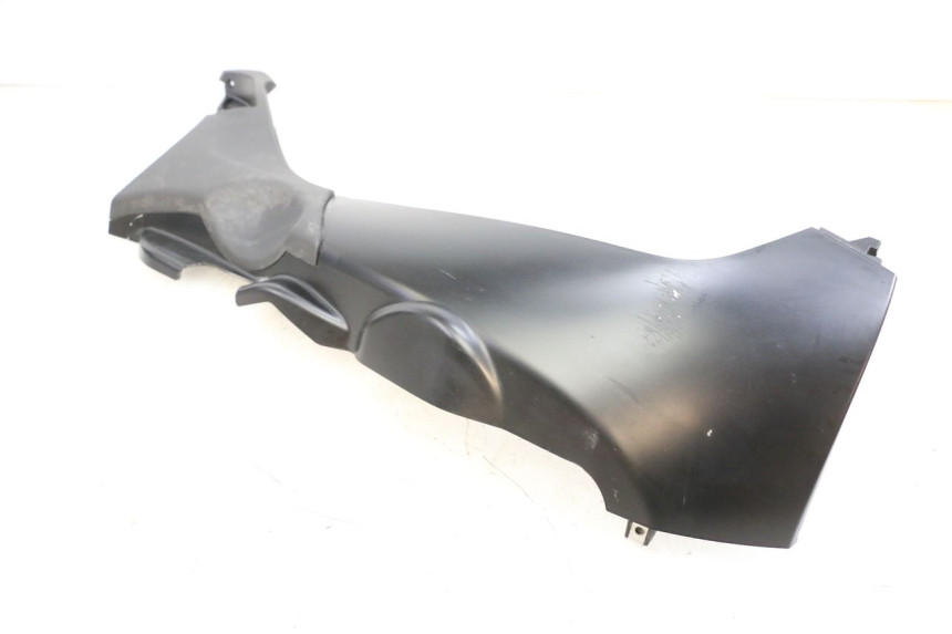 photo de RIGHT BELLY PANEL PIAGGIO MP3 HPE 350 (2018 - 2020) - Fixing points details