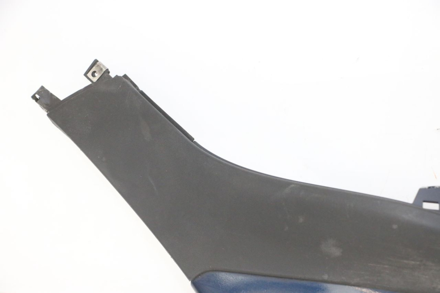 photo de RIGHT BELLY PANEL PIAGGIO MP3 LT 300 (2010 - 2016) - Fixing points details