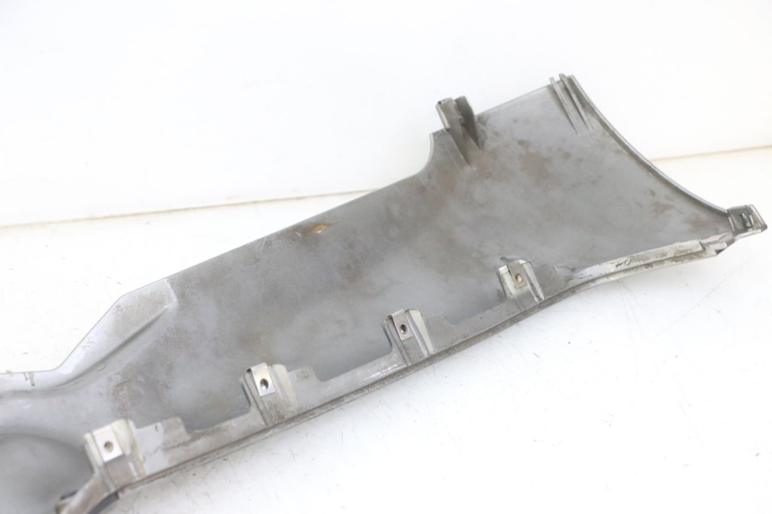 photo de RIGHT BELLY PANEL PIAGGIO MP3 LT 300 (2010 - 2016) - Surface and material condition