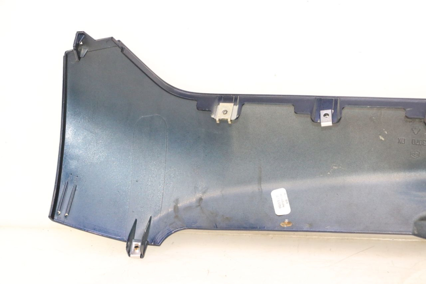 photo de RIGHT LOWER SIDE PANEL PIAGGIO MP3 LT 400 (2007 - 2012) - Additional view of the item