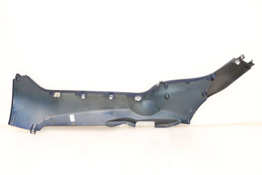 photo de RIGHT LOWER SIDE PANEL PIAGGIO MP3 LT 400 (2007 - 2012) - Distinctive features
