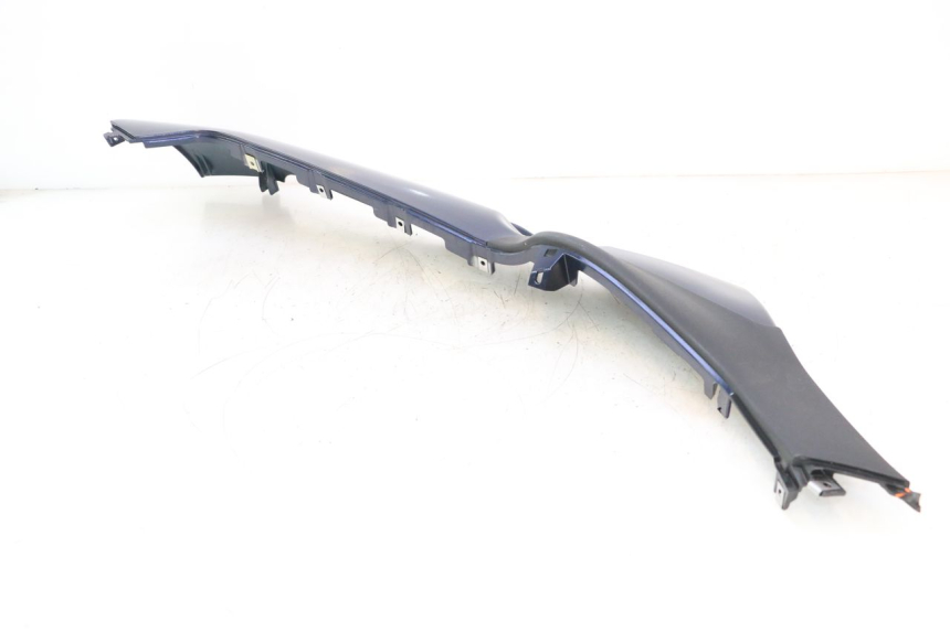 photo de RIGHT LOWER SIDE PANEL PIAGGIO MP3 LT 400 (2007 - 2012) - High-resolution close-up