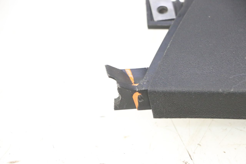 photo de RIGHT LOWER SIDE PANEL PIAGGIO MP3 LT 400 (2007 - 2012) - Detailed visual inspection
