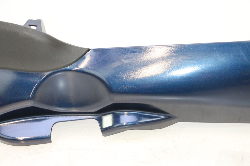 photo de RIGHT LOWER SIDE PANEL PIAGGIO MP3 LT 400 (2007 - 2012) - Alternative angle