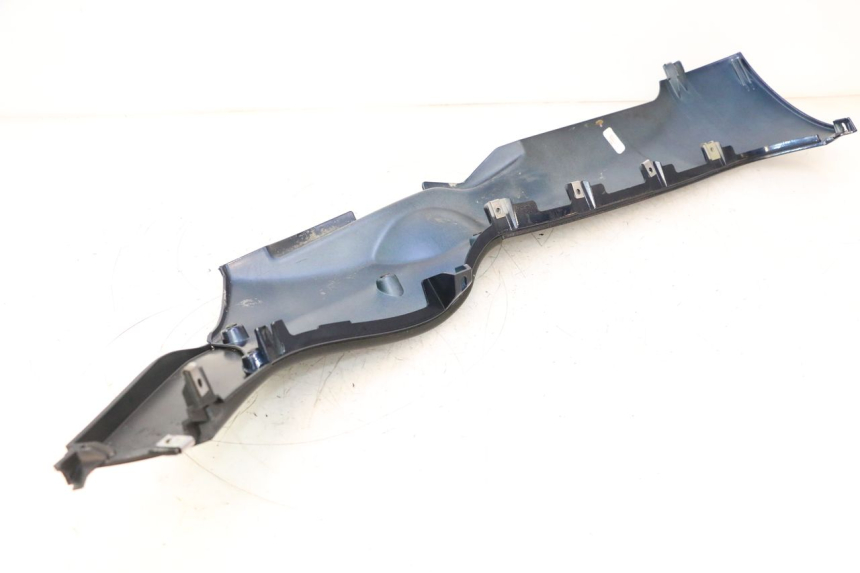 photo de RIGHT LOWER SIDE PANEL PIAGGIO MP3 LT 400 (2007 - 2012) - Technical close-up