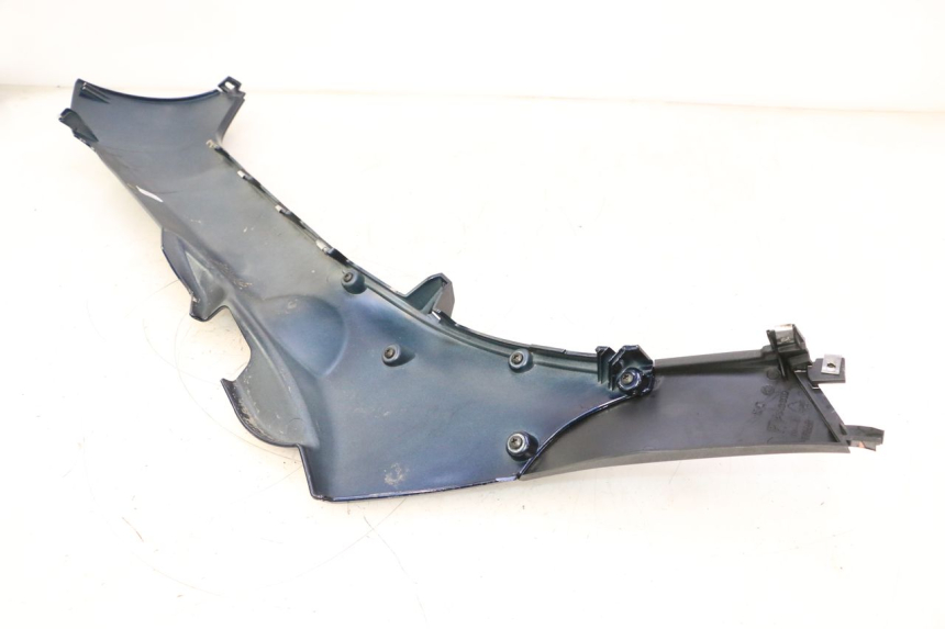 photo de RIGHT LOWER SIDE PANEL PIAGGIO MP3 LT 400 (2007 - 2012) - Fixing points details