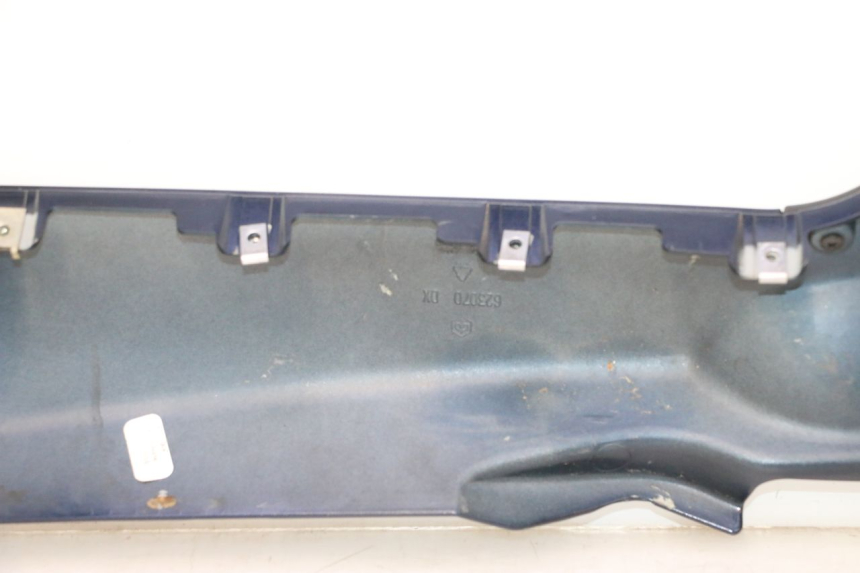 photo de RIGHT LOWER SIDE PANEL PIAGGIO MP3 LT 400 (2007 - 2012) - Markings and original references