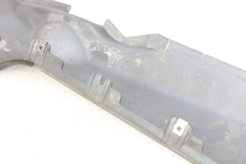 photo de RIGHT LOWER SIDE PANEL PIAGGIO MP3 500 (2011 - 2015) - Product overview