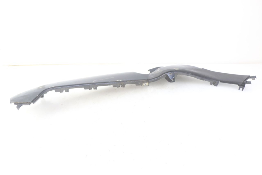 photo de RIGHT LOWER SIDE PANEL PIAGGIO MP3 125 (2006 - 2014) - Technical close-up