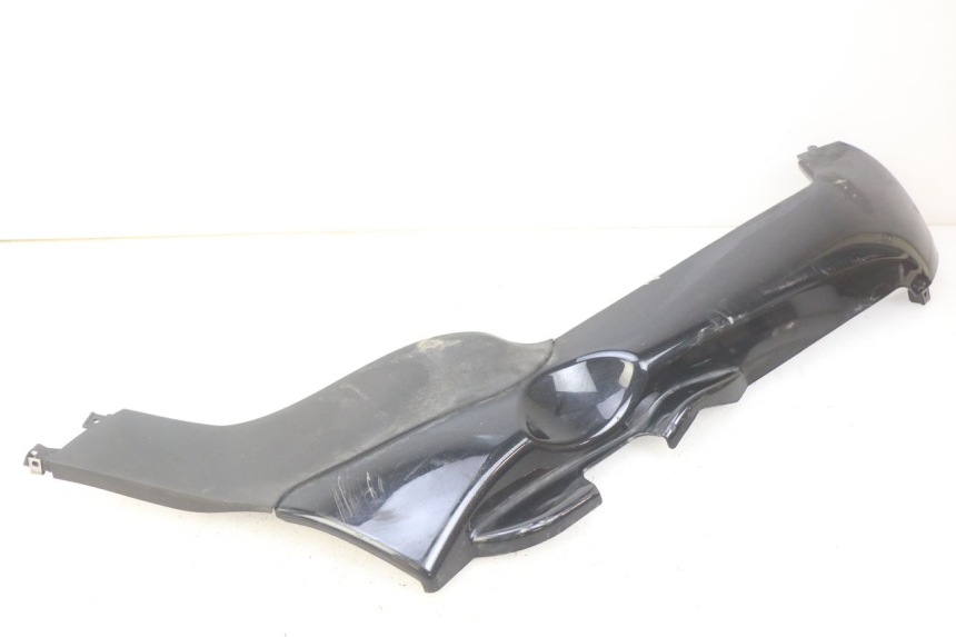 photo de RIGHT LOWER SIDE PANEL PIAGGIO MP3 125 (2006 - 2014) - Fixing points details