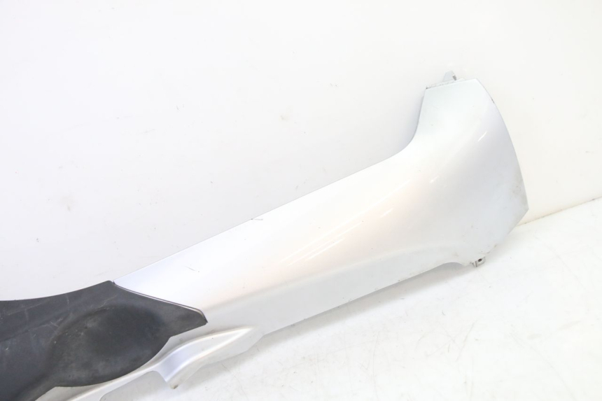 photo de RIGHT LOWER SIDE PANEL PIAGGIO MP3 500 (2014 - 2017) - Zoom on usage condition