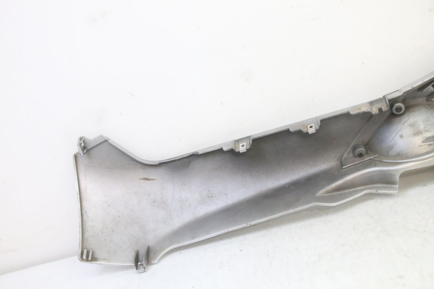 photo de RIGHT LOWER SIDE PANEL PIAGGIO MP3 500 (2014 - 2017) - Fixing points details