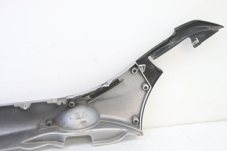 photo de RIGHT LOWER SIDE PANEL PIAGGIO MP3 500 (2014 - 2017) - Surface and material condition