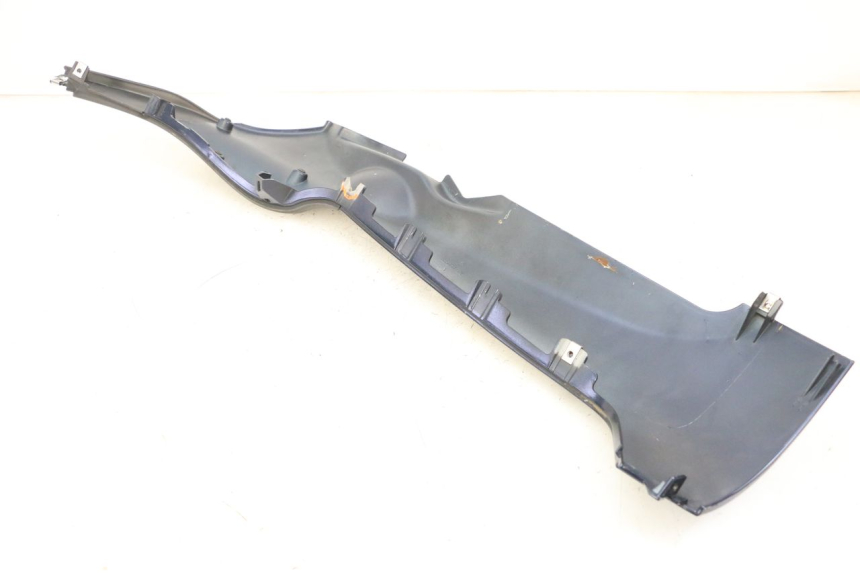 photo de RIGHT BELLY PANEL PIAGGIO MP3 RL 250 (2006 - 2010) - Technical close-up