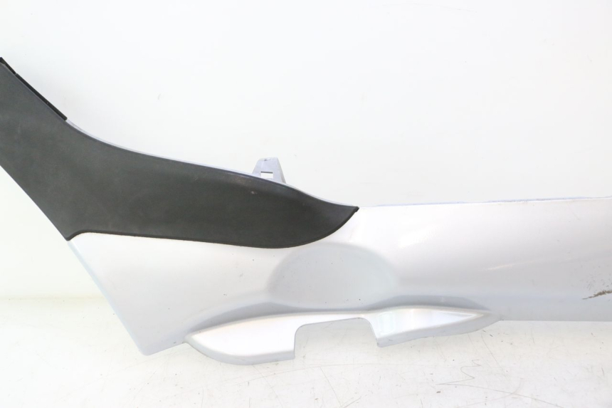 photo de RIGHT LOWER SIDE PANEL PIAGGIO MP3 125 (2006 - 2014) - Additional view of the item