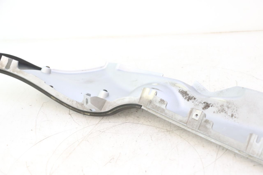 photo de RIGHT LOWER SIDE PANEL PIAGGIO MP3 125 (2006 - 2014) - Technical close-up