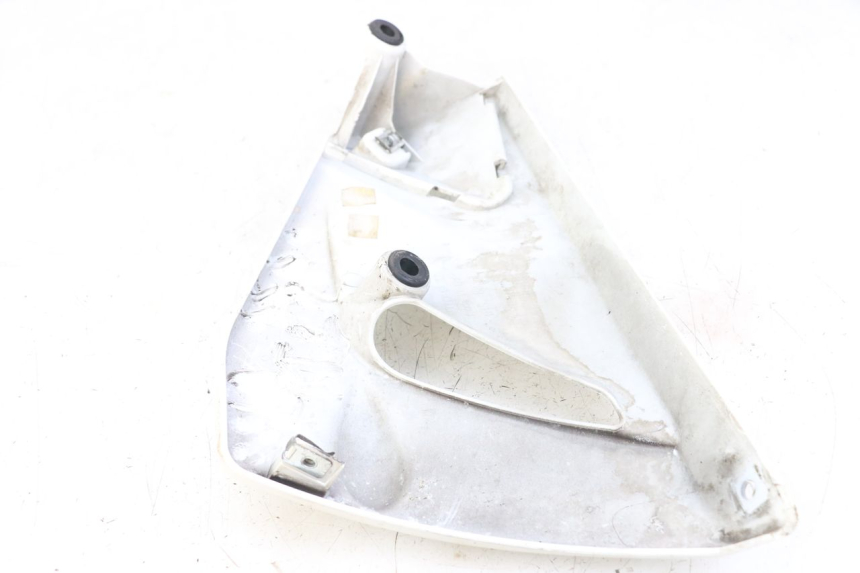 photo de RIGHT BELLY PANEL MOTO GUZZI NORGE 8V GT 1200 (2011 - 2016) - Zoom on usage condition