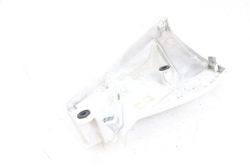 photo de RIGHT BELLY PANEL MOTO GUZZI NORGE 8V GT 1200 (2011 - 2016) - Technical close-up