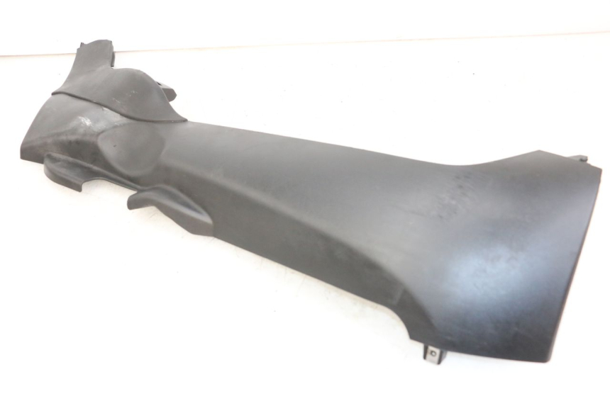 photo de RIGHT LOWER SIDE PANEL PIAGGIO MP3 LT 400 (2007 - 2012) - Surface and material condition