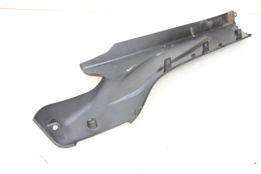 photo de RIGHT LOWER SIDE PANEL DAELIM S3 125 (2010 - 2017) - Markings and original references